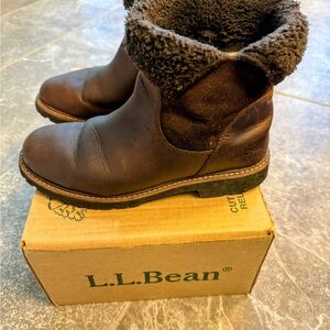 L.L. Bean women’s Dark Brown leather suede Shearling lug Boots water resistant